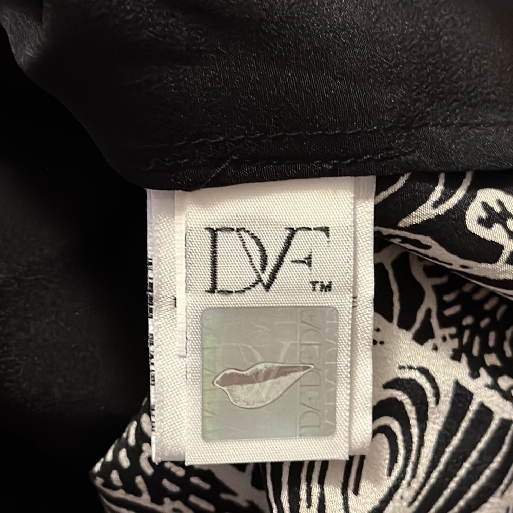 Diane Von Furstenberg Black and White Top - Picture 6 of 9